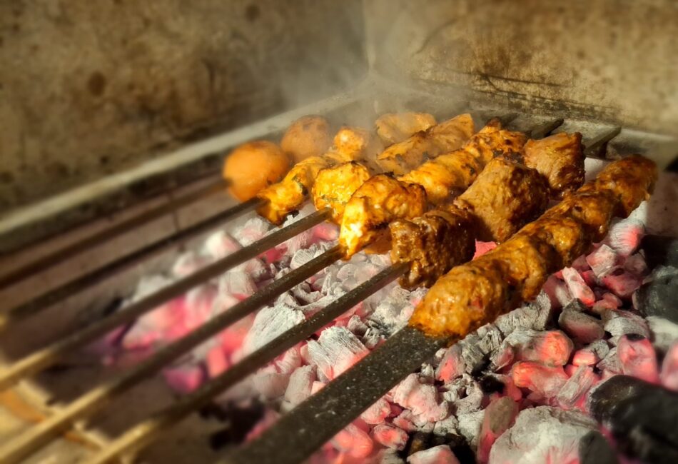 A selection of delicious, comforting plates
perfect for a relaxed midday meal.